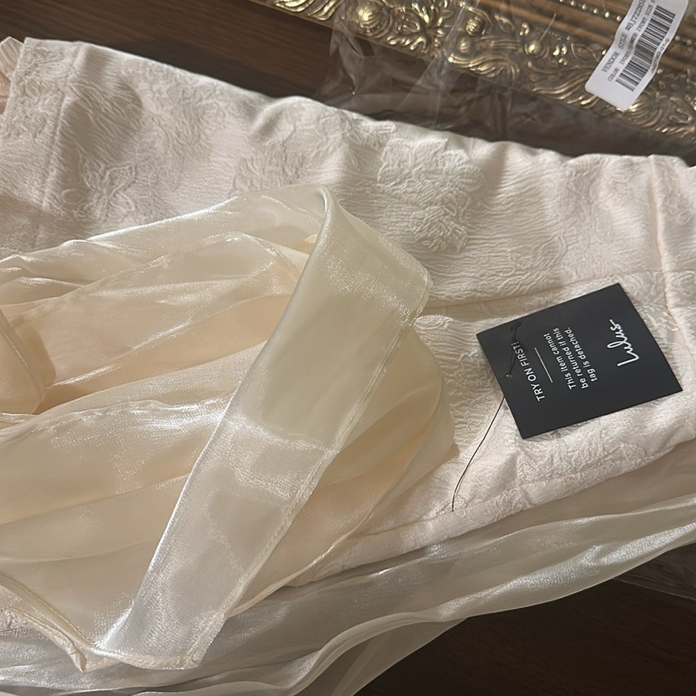 NWT Charming Ideal Ivory Jacquard Organza Strapless Tie-Back Romper - Picture 3 of 3